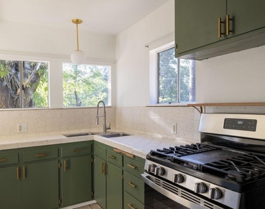 9900 Sunland Boulevard - Photo Thumbnail 4