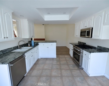26745 Avenida Las Palmas - Photo Thumbnail 12