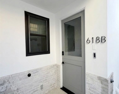 618 Marguerite Avenue - Photo Thumbnail 2
