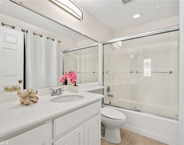 20 Leucadia - Photo Thumbnail 30