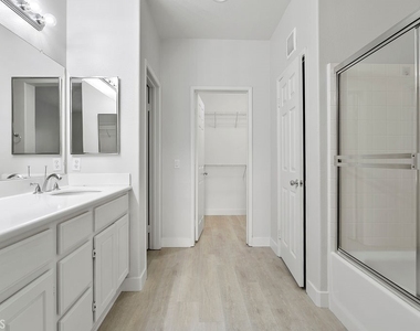 20 Leucadia - Photo Thumbnail 18