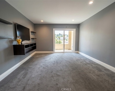 2380 Del Mar Way - Photo Thumbnail 7