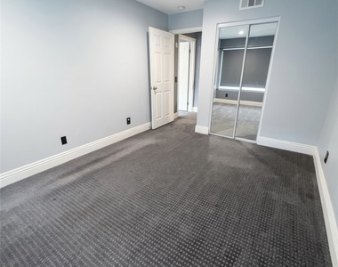 2380 Del Mar Way - Photo Thumbnail 11