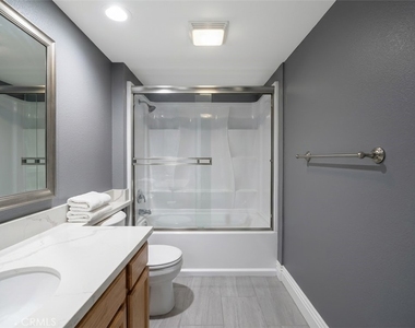 2380 Del Mar Way - Photo Thumbnail 12
