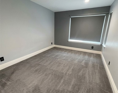 2380 Del Mar Way - Photo Thumbnail 13
