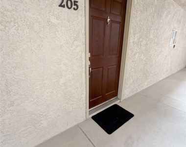 2380 Del Mar Way - Photo Thumbnail 5