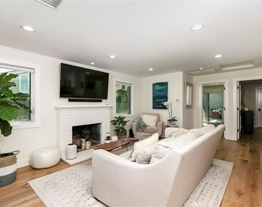 506 Poinsettia Avenue - Photo Thumbnail 2