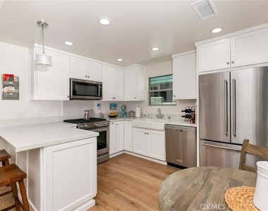 506 Poinsettia Avenue - Photo Thumbnail 4