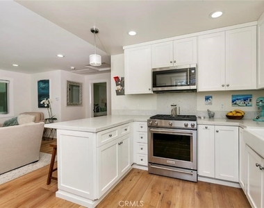 506 Poinsettia Avenue - Photo Thumbnail 5