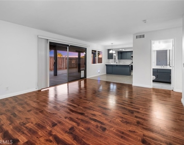 3734 Carnegie - Photo Thumbnail 17