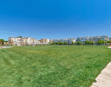 101 Infinity Way - Photo Thumbnail 21