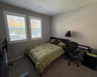 101 Infinity Way - Photo Thumbnail 3