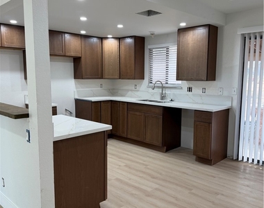 10612 Hawthorne Avenue - Photo Thumbnail 3