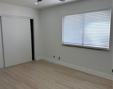 10612 Hawthorne Avenue - Photo Thumbnail 4