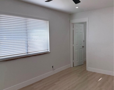 10612 Hawthorne Avenue - Photo Thumbnail 5