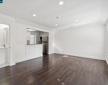 939 Mountain View Dr - Photo Thumbnail 2