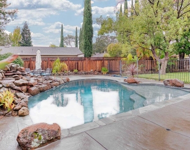 1531 Arkell Rd - Photo Thumbnail 15