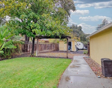 1531 Arkell Rd - Photo Thumbnail 20