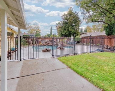 1531 Arkell Rd - Photo Thumbnail 19