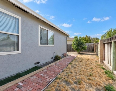 817 Basalt Way - Photo Thumbnail 25