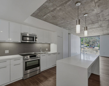 8500 W Sunset Boulevard - Photo Thumbnail 6
