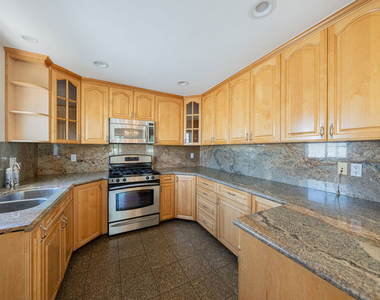 666 W Doran Street - Photo Thumbnail 3