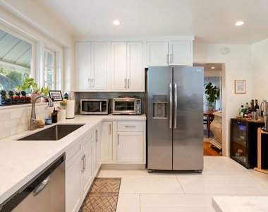 11622 Sunshine Terrace - Photo Thumbnail 7