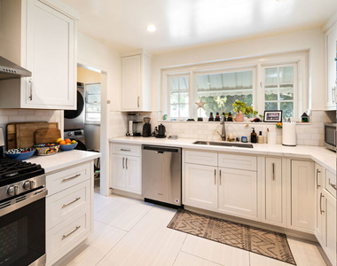 11622 Sunshine Terrace - Photo Thumbnail 6