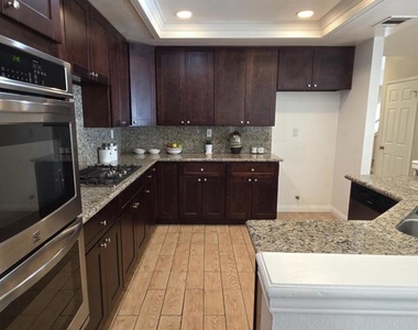 5645 Tanner Ridge Avenue - Photo Thumbnail 13