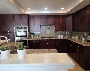 5645 Tanner Ridge Avenue - Photo Thumbnail 11