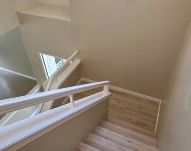 5645 Tanner Ridge Avenue - Photo Thumbnail 17
