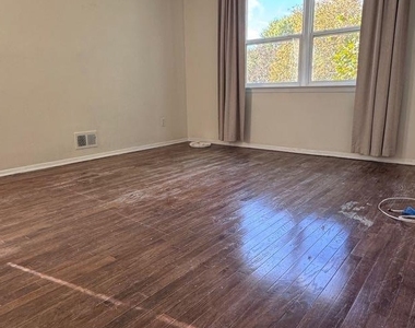 1539 Bell Boulevard - Photo Thumbnail 9