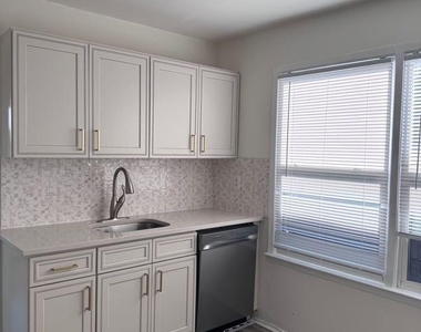 1539 Bell Boulevard - Photo Thumbnail 3