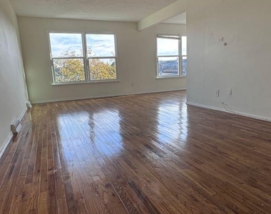 1539 Bell Boulevard - Photo Thumbnail 6