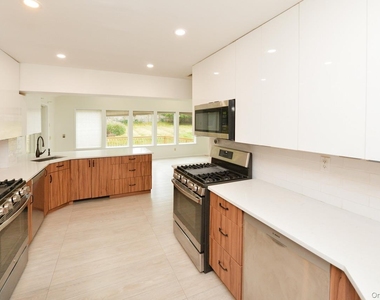 11 Castle Drive - Photo Thumbnail 1