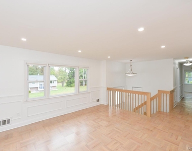 11 Castle Drive - Photo Thumbnail 4