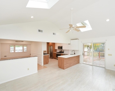 11 Castle Drive - Photo Thumbnail 9
