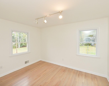 11 Castle Drive - Photo Thumbnail 13