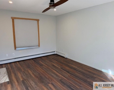 31 Ardsley Court - Photo Thumbnail 4