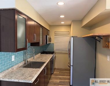 31 Ardsley Court - Photo Thumbnail 2