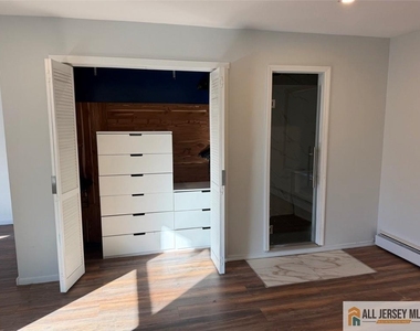 31 Ardsley Court - Photo Thumbnail 5