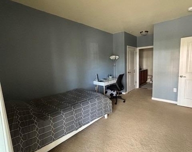 623 Doral Court - Photo Thumbnail 4