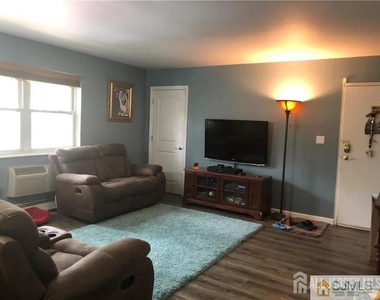 289 Main Street - Photo Thumbnail 2