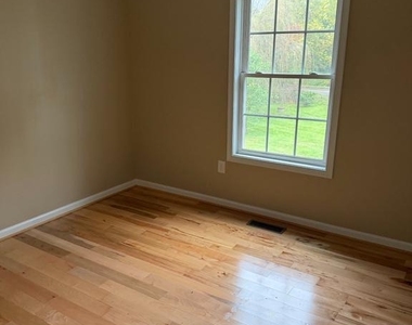 11082 Jones Mill Road - Photo Thumbnail 5