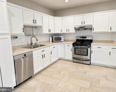 4714 Caronia Way - Photo Thumbnail 17