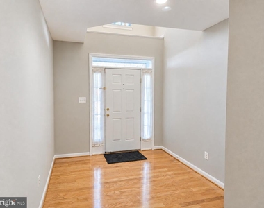 4714 Caronia Way - Photo Thumbnail 3