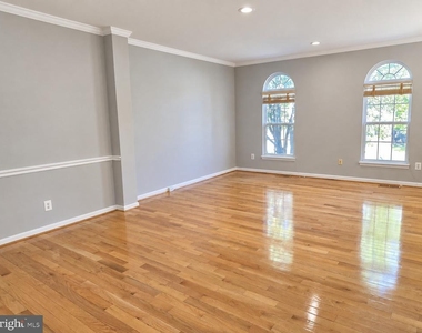 4714 Caronia Way - Photo Thumbnail 11