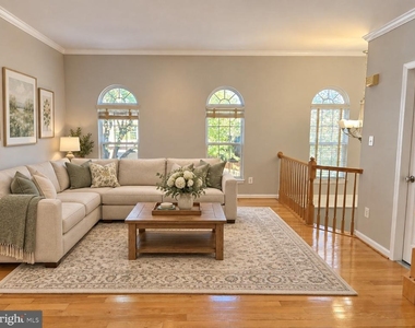 4714 Caronia Way - Photo Thumbnail 8