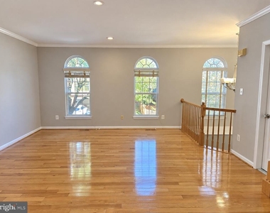 4714 Caronia Way - Photo Thumbnail 7