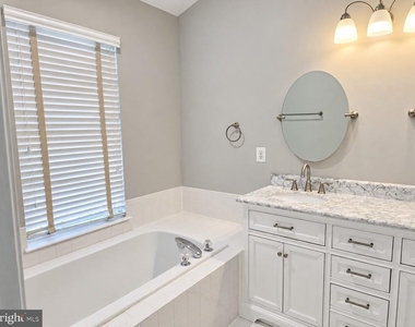 4714 Caronia Way - Photo Thumbnail 25